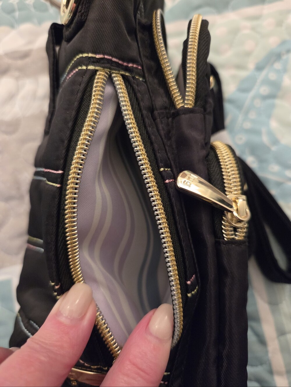 Lug huggie wide black with icepop stitch gold hardware and charm bar - Picture 3 of 5